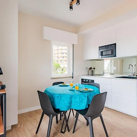 Sunny With Ocean Views Apartment