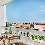 شقة Sunny With Ocean Views