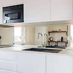 Апартаменты Sunny With Ocean Views
