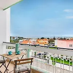Апартаменты Sunny With Ocean Views