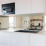 Sunny With Ocean Views Апартаменты