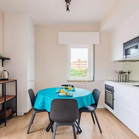 Sunny With Ocean Views Apartment Cascais