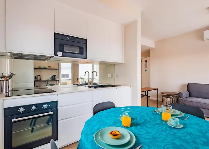 Sunny With Ocean Views Apartment *