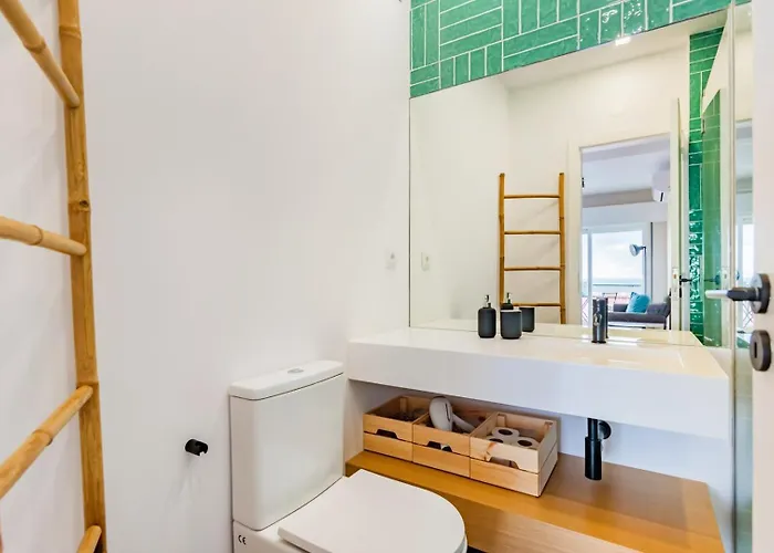 Sunny With Ocean Views Apartment *